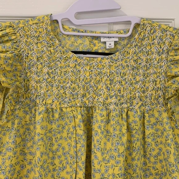 J.Crew Embroidered Flutter Sleeve Top in
Stellar Yellow Daisy - Size Medium - Picture 8 of 8